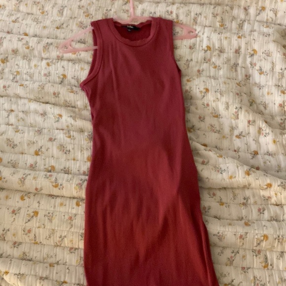 Lulu’s pink rose bodycon dress with open back, ribbed. Never worn and tagged - Picture 1 of 2